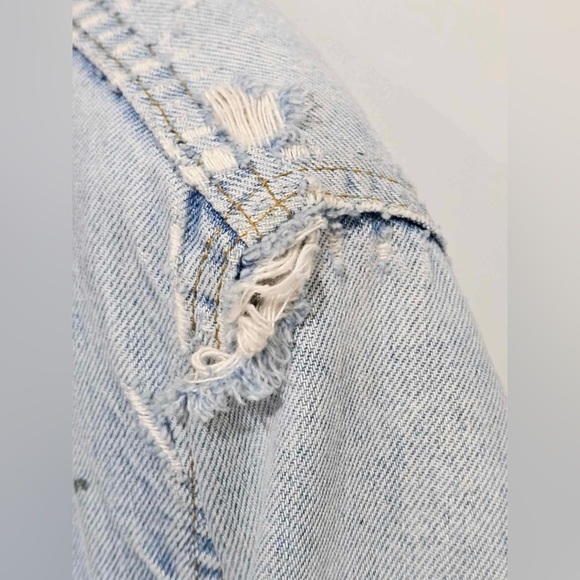 Vintage Levi's Sherpa lined trucker jacket grunge distressed faded holes Sz 42 - Picture 7 of 9